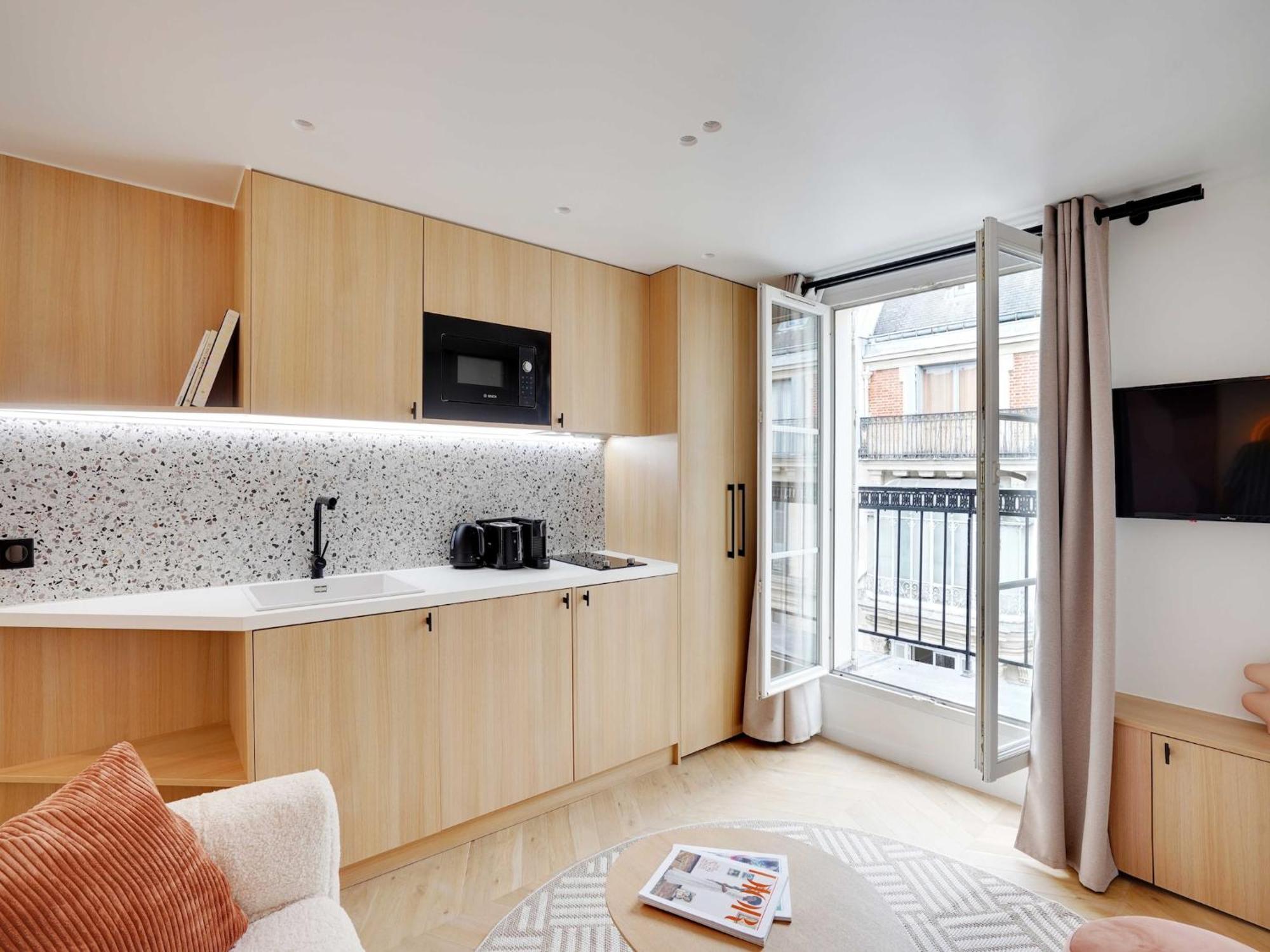 Modern With Balcony - 1br 2p - Saint Lazare Appartement