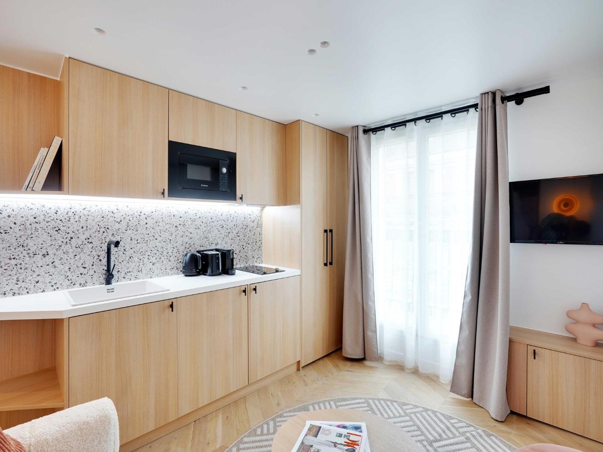 Modern With Balcony - 1br 2p - Saint Lazare